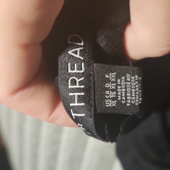 Thread black turtleneck - Picture 2 of 3